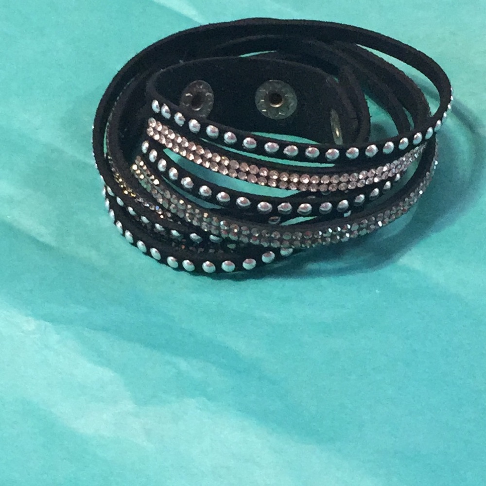 Black jewel snap bracelet